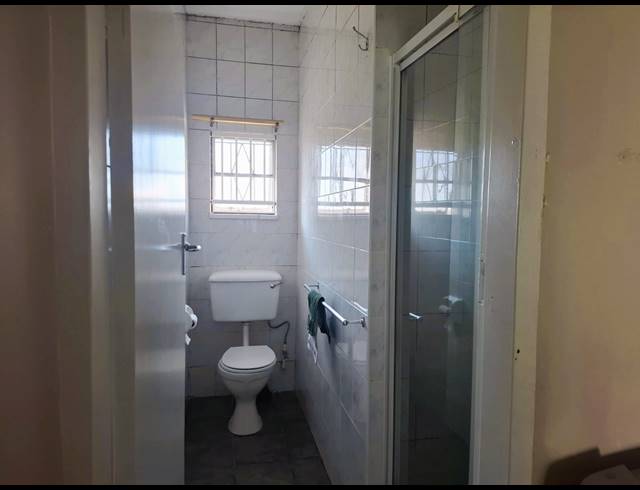 3 BEDROOM FLAT FOR SALE IN THREE RIVERS PROPER